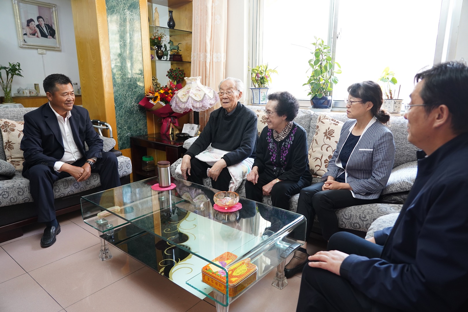 集团公司向导走访慰问老干部